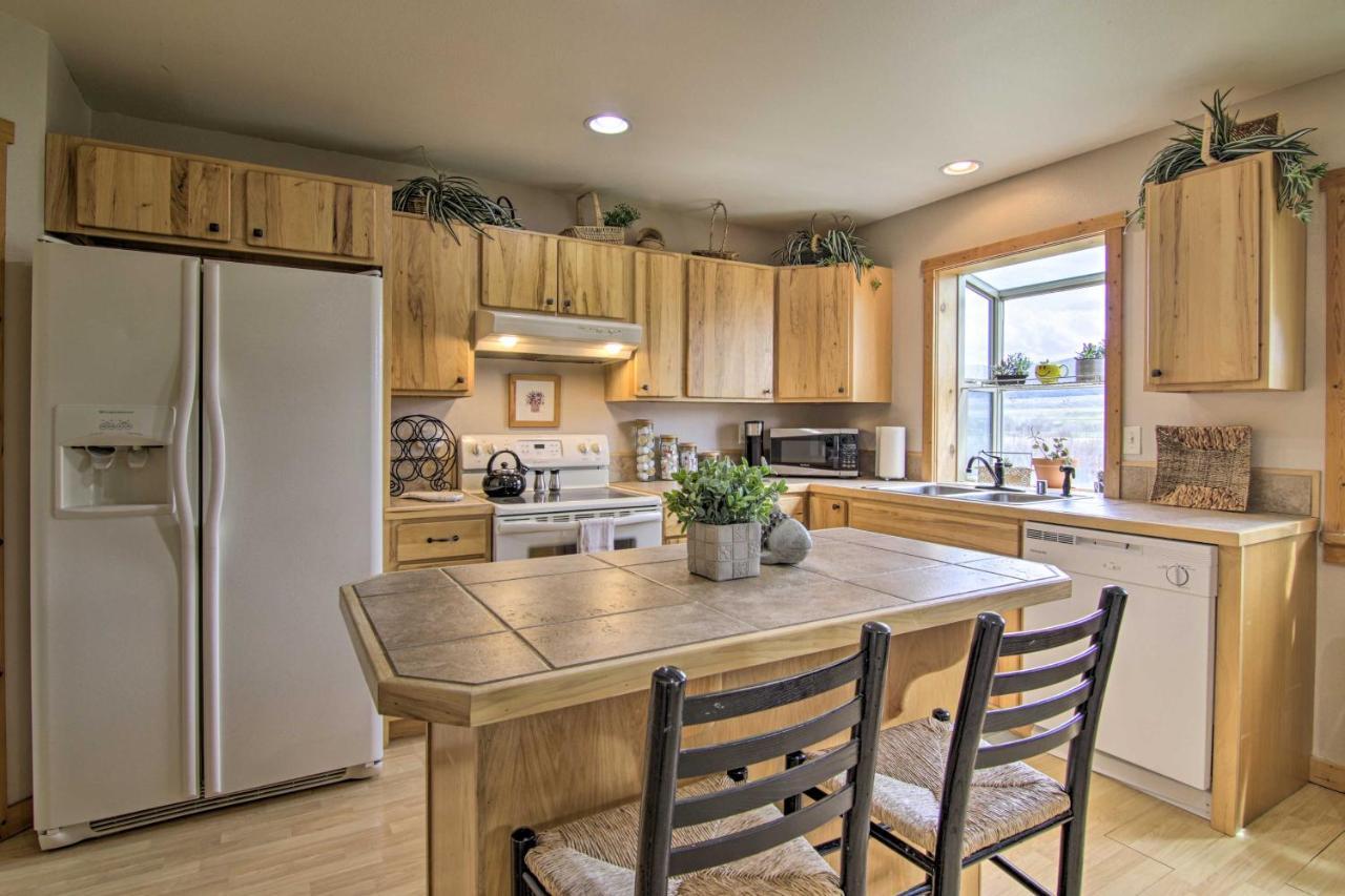 Airy Emigrant Townhome With Sweeping Mtn Views! Екстериор снимка