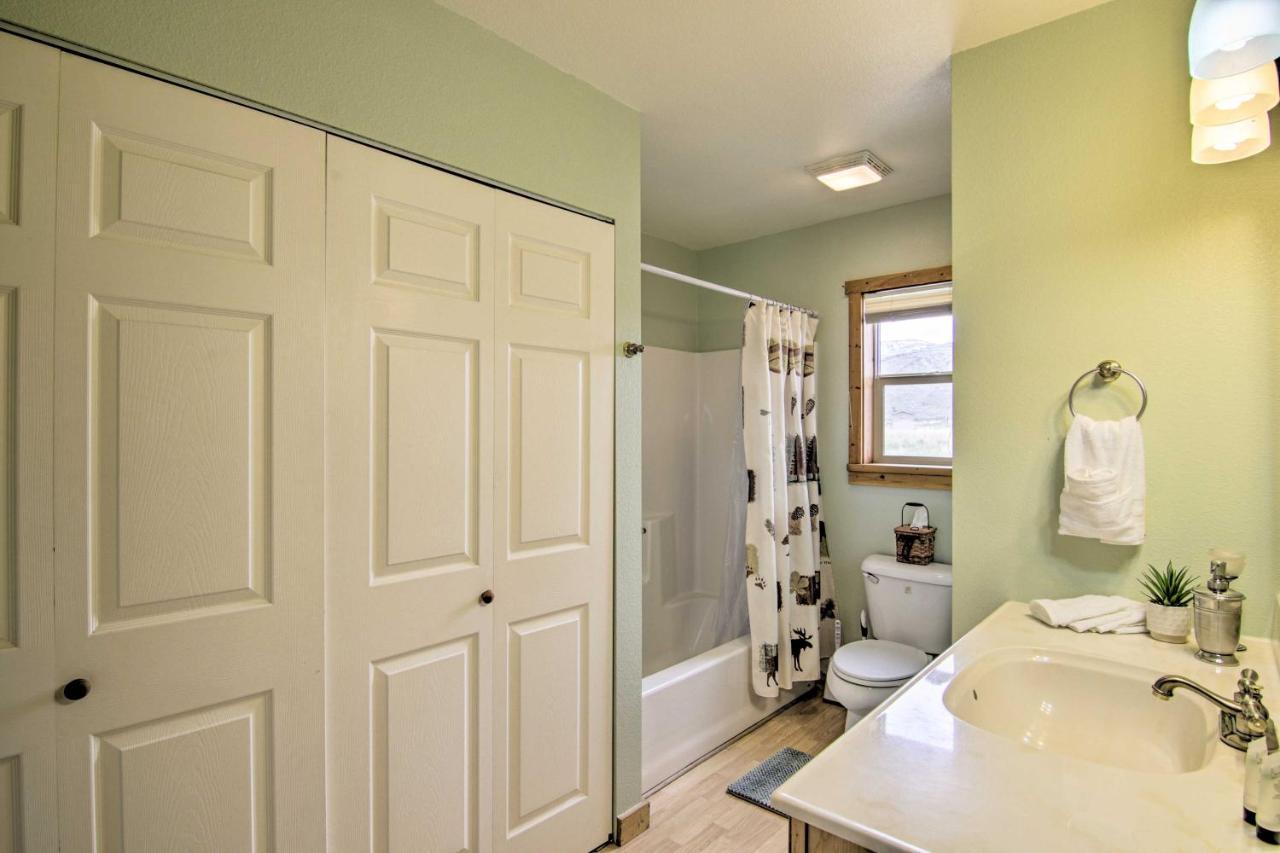 Airy Emigrant Townhome With Sweeping Mtn Views! Екстериор снимка